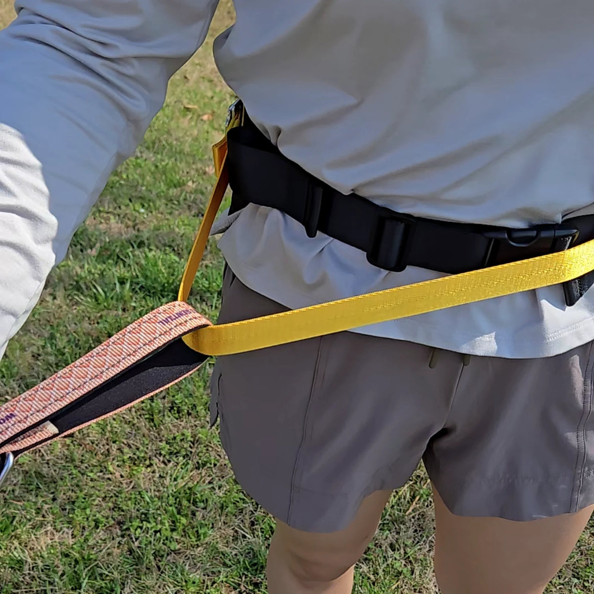 Leash sliding along the Runner Belt strap as the dog moves side to side